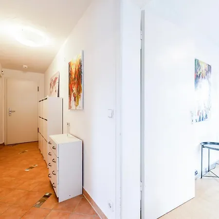 Exquis 2, 5 Bedroom Maisonette I Familien I Top-location I Netflix I Mercedes-benz شقة بوبلنغ