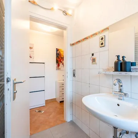 شقة Exquis 2, 5 Bedroom Maisonette I Familien I Top-location I Netflix I Mercedes-benz