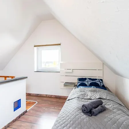 شقة Exquis 2, 5 Bedroom Maisonette I Familien I Top-location I Netflix I Mercedes-benz *