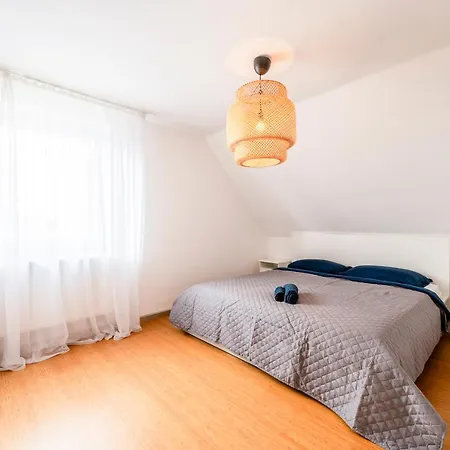 Exquis 2, 5 Bedroom Maisonette I Familien I Top-location I Netflix I Mercedes-benz بوبلنغ